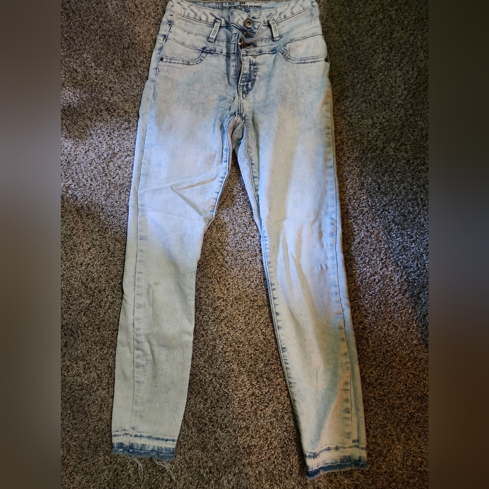 No Boundaries Sculpting Jeans